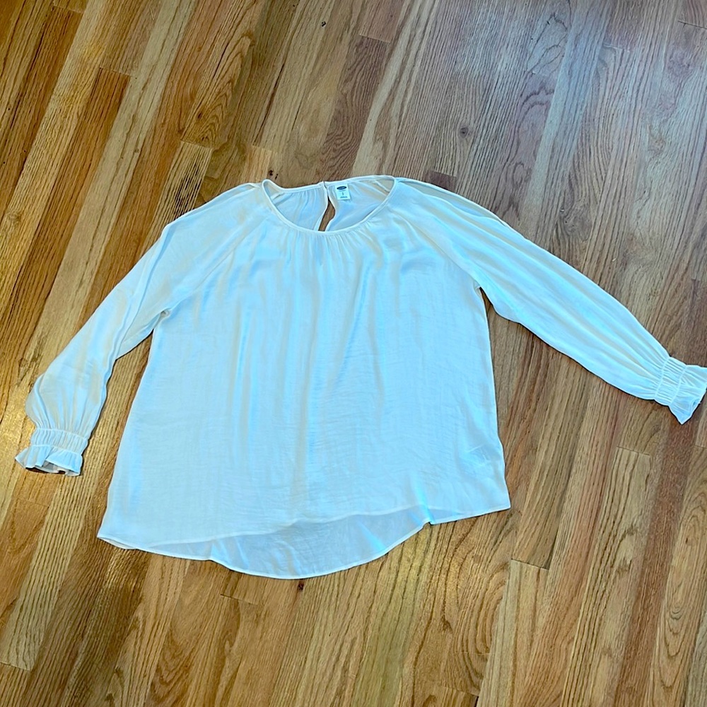 Size small. Old Navy blouse